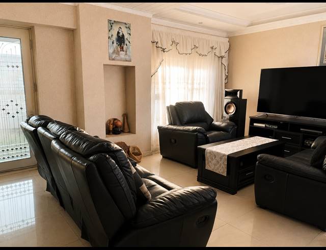 3 BEDROOM FREESTANDING FOR SALE IN VANDERBIJLPARK CE 2
